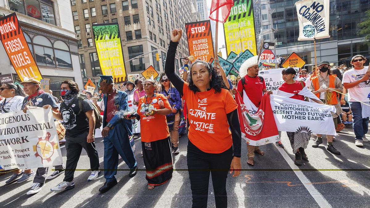Desítky tisíc lidí demonstrovaly v New Yorku za konec fosilních paliv