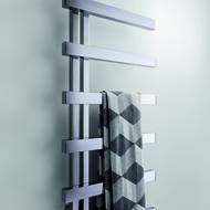 Designový radiátor řady Alban v sobě kombinuje eleganci hranatých tvarů a nerezového povrchu.