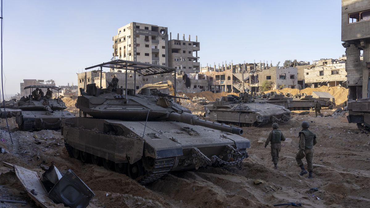 Izraelci v Gaze obsadili ministerstva, parlament i centrálu policie