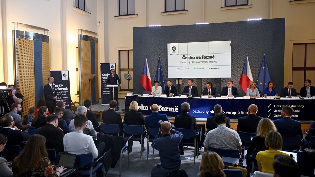 PŘEHLEDNĚ: Co obsahuje konsolidační balíček vlády
