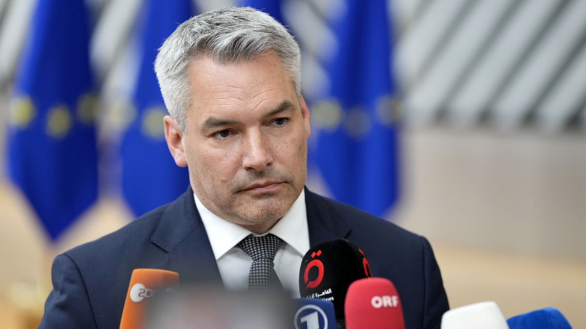 Skupina „neutrálních“ v EU odmítá bezpečnostní závazky pro Ukrajinu. Nic pro nás, vzkázal rakouský kancléř