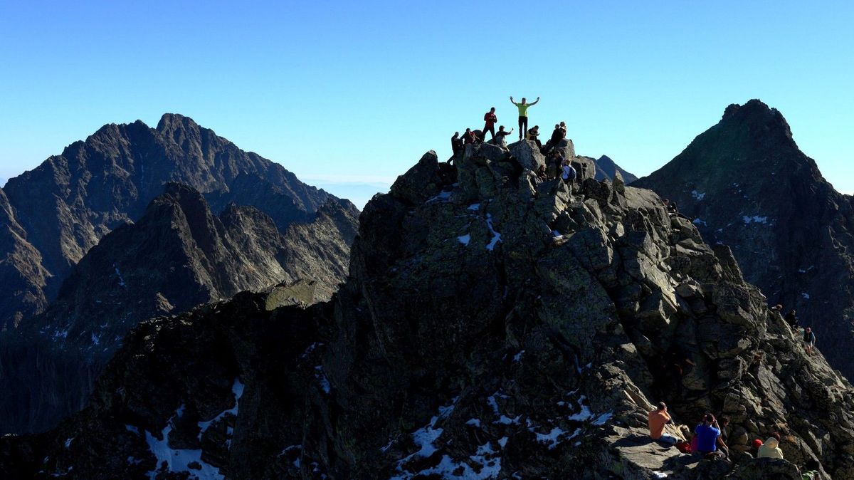 Polák se tahal s obřím kamenem na vrchol Rysů, aby „zaokrouhlil“ výšku na 2500 metrů. Hrozí mu pokuta