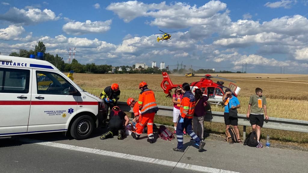 Hromadná nehoda zavřela dálnici D2, spousta zraněných