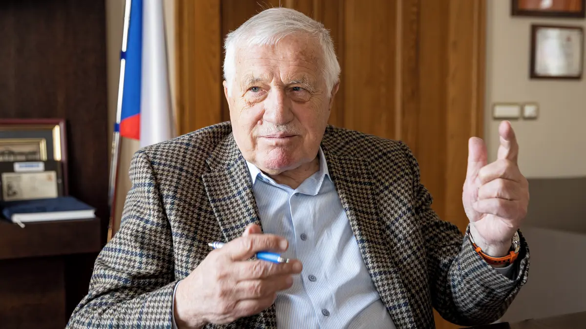 Prezident Klaus a pero. Kuriózní incident před patnácti lety obletěl svět