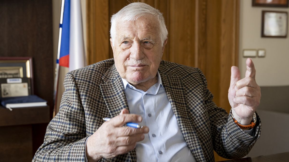 Klaus: Vláda je tragická. Musí přijít plošné škrty