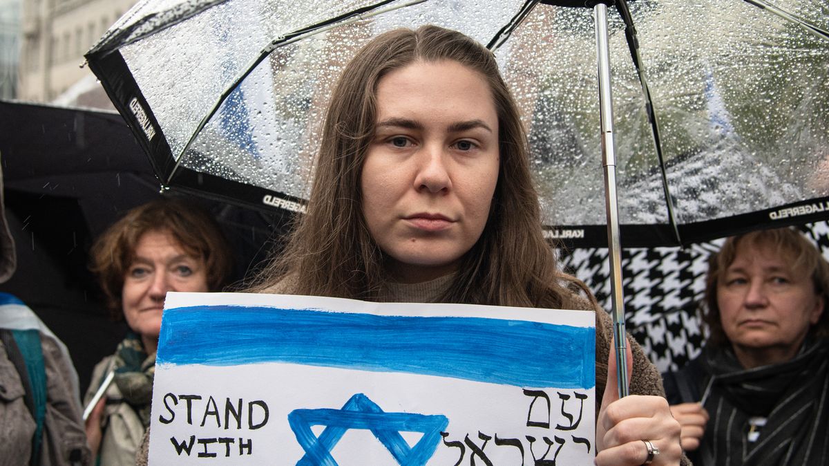 Vrazi z Gazy vraždí židy. Stovky lidí se sešly v Praze na podporu Izraele