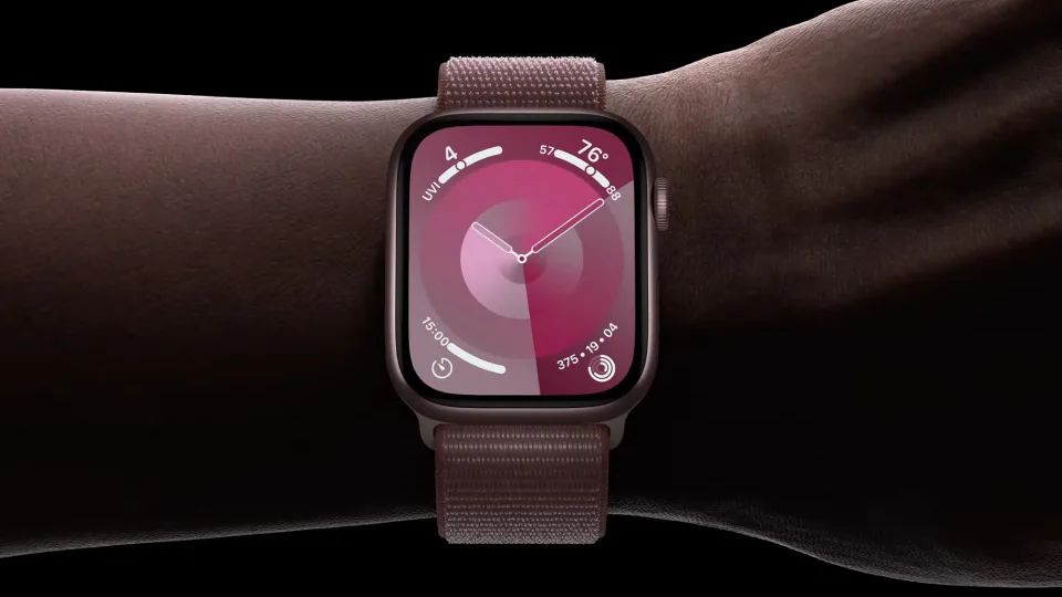 Apple stáhl v USA nejnovější chytré hodinky z prodeje. Přímo na Štědrý den