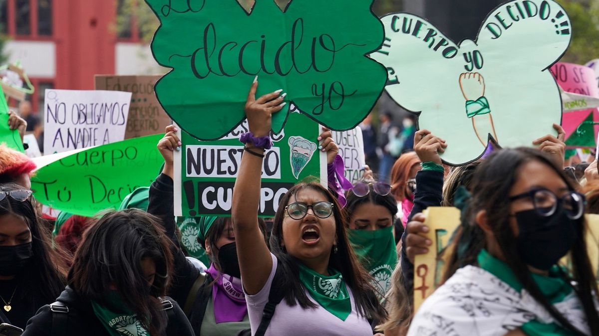 Zákaz potratů je protiústavní a ženy na něj mají právo, říká mexický nejvyšší soud