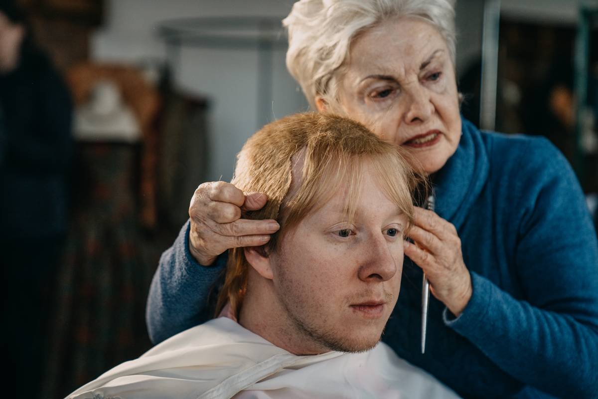 „A taky mě baví můj kostým, paruka, maska. Rád jsem ve svých rolích jiný než ve skutečnosti,“ tvrdí Štěpán Kozub o své roli v Gumpovi 2.