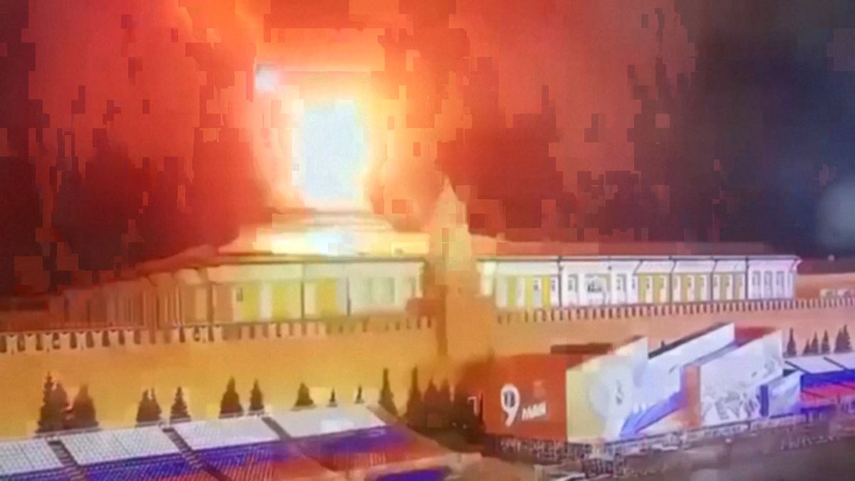 Rudá záře nad Kremlem. Video sestřelení dronu