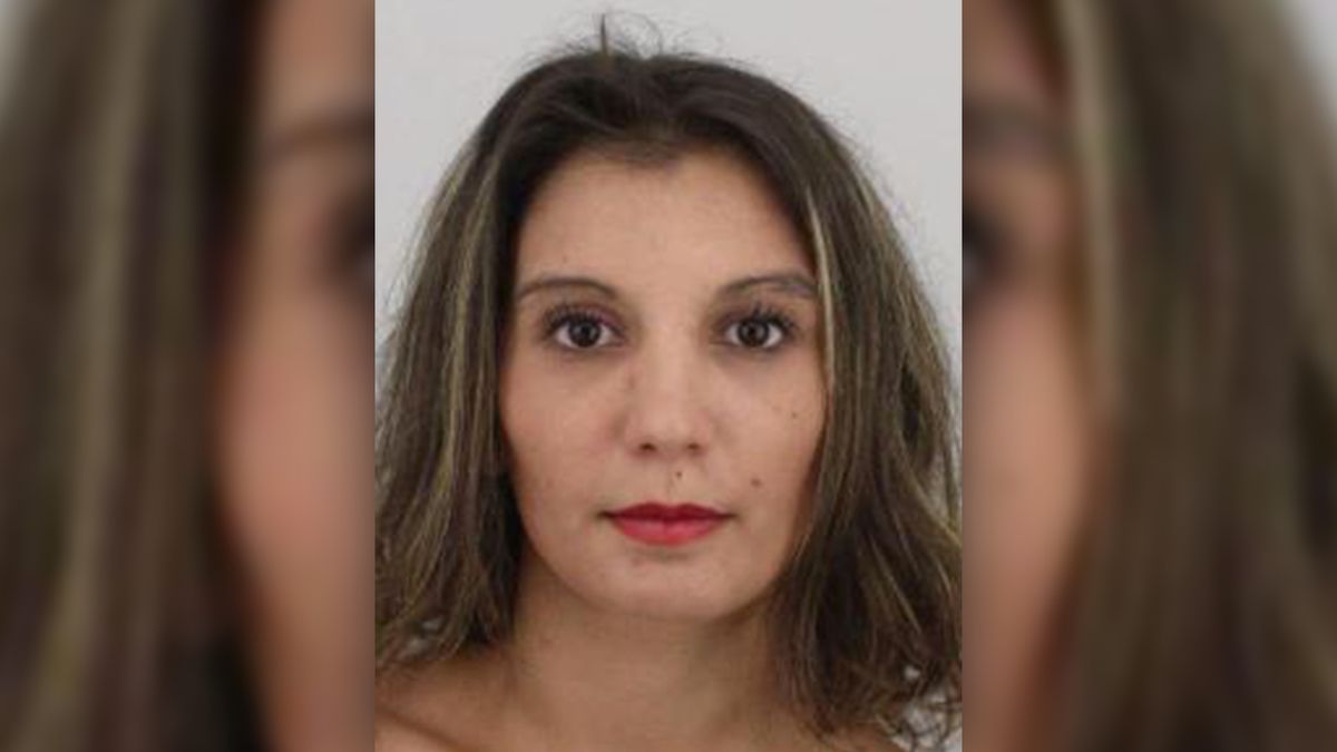 Policie pátrá po kojenci a jeho matce. Dítě potřebuje lékaře