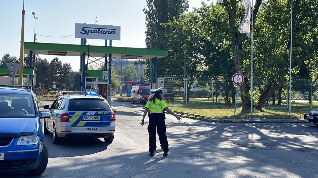 Areál Spolany Neratovice evakuují, anonym nahlásil bombu