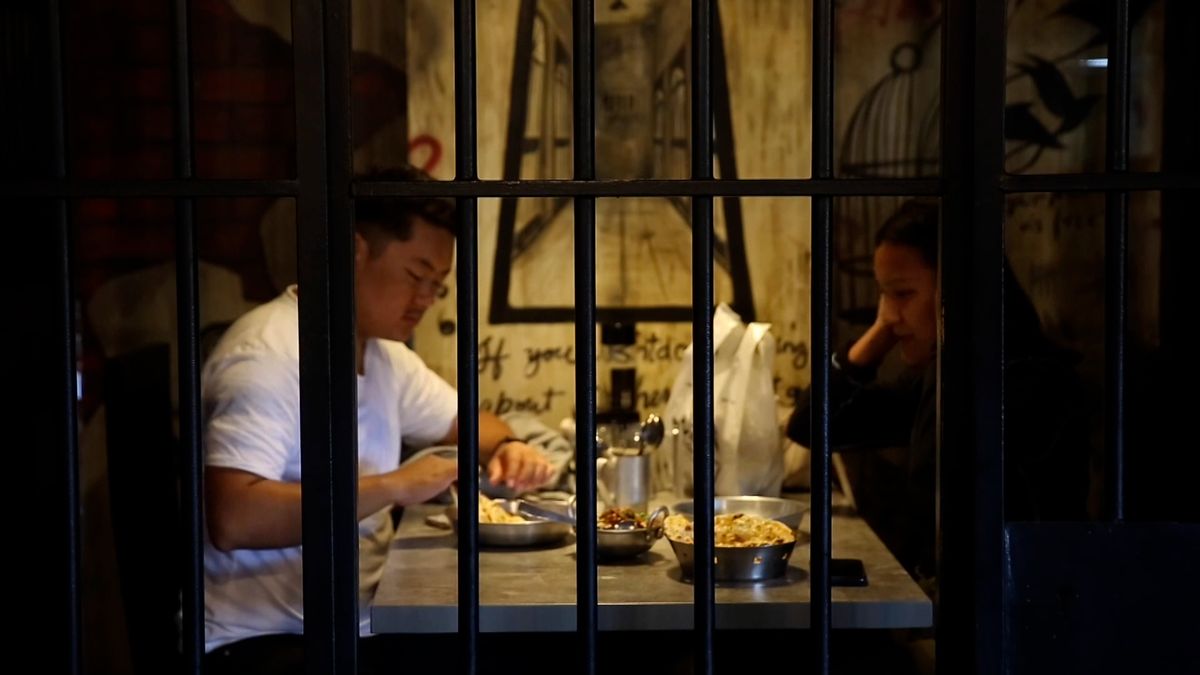 Večeře v cele? V indické restauraci vás obslouží „vězni“