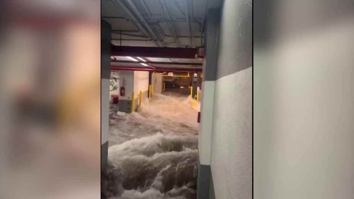 Tisíciletý déšť na Floridě: Vjezd do garáží se změnil v divokou řeku