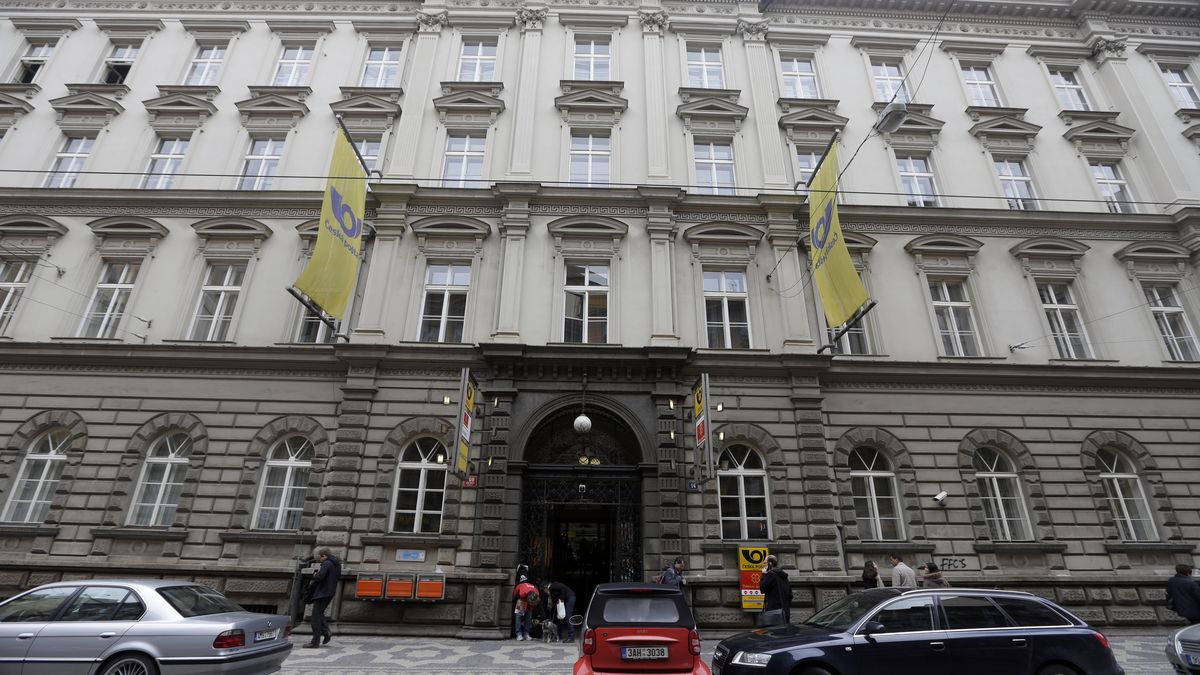 Praha chce budovu pošty v Jindřišské, nelíbí se jí plán prodávat ji v aukci