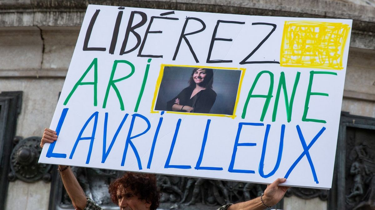 La police française a arrêté un journaliste qui avait publié des informations classifiées