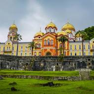 Významnou památkou Abcházie, a i poměrně dobře zachovalou, je klášter Nový Athos. Charakteristický je svými zlatými kopulemi na věžičkách. Byl založen až ve druhé polovině 19. století, jeho stavba skončila těsně před začátkem 20. století.