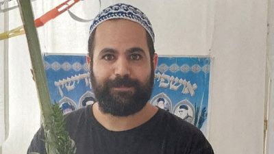 Hamás ukázal video plačícího otce, kterému oznámil smrt zajaté manželky a dětí