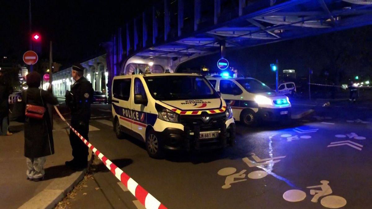 Islamista v centru Paříže ubodal německého turistu, na Brita zaútočil zezadu kladivem před očima jeho manželky