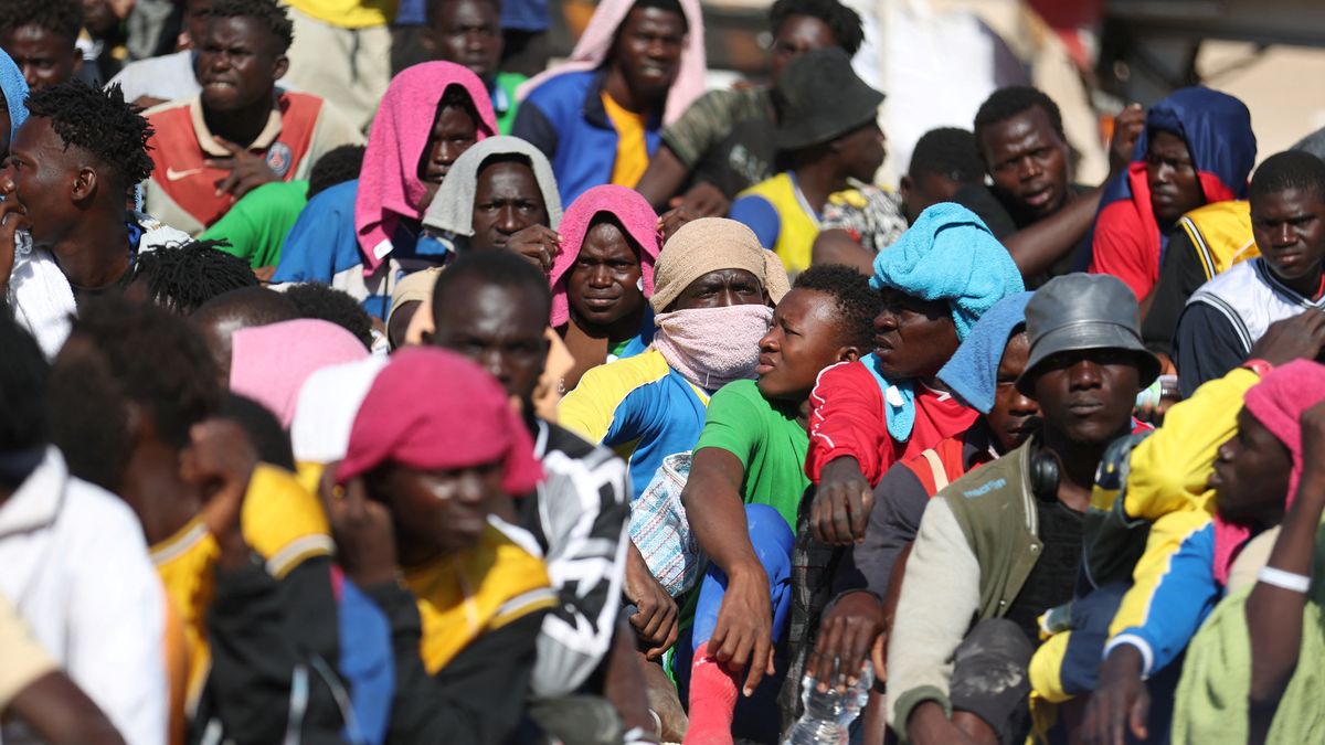 Lampedusa vyhlásila výjimečný stav, kvůli migrantům se propadá do chaosu