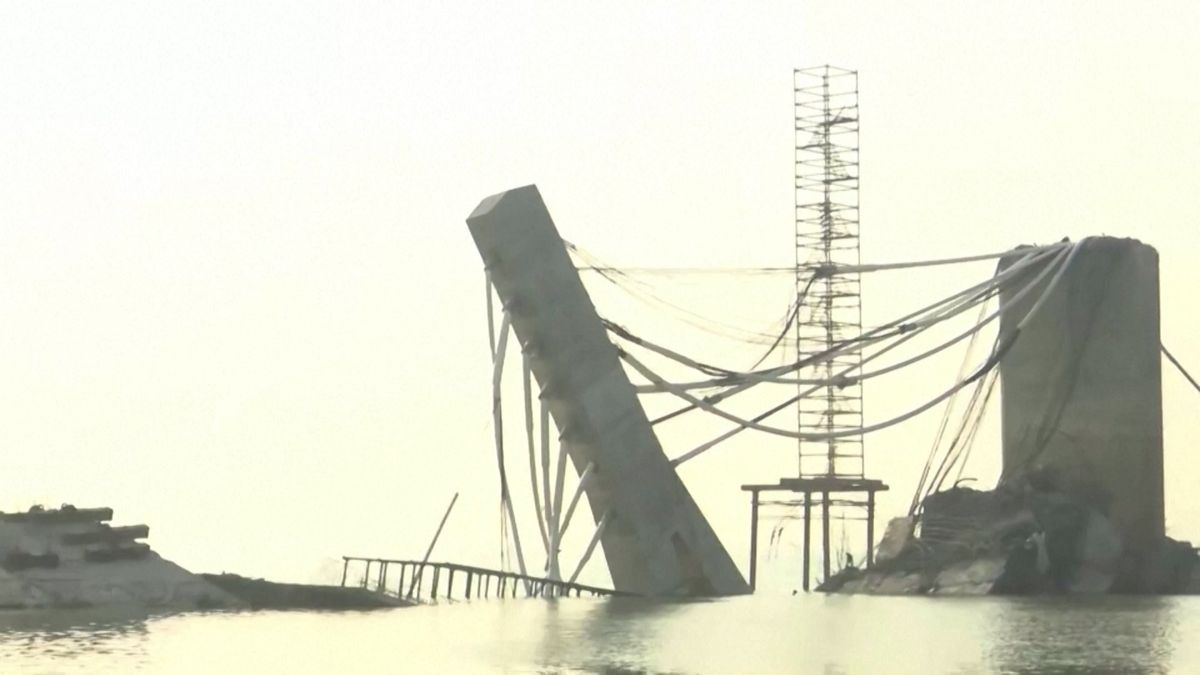 Do Gangy se v Indii zřítil rozestavěný most. Už podruhé za 14 měsíců