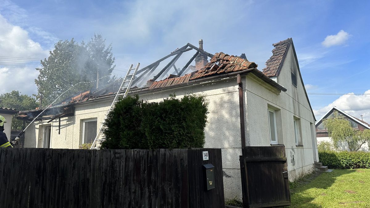 Na Prostějovsku vybuchl dům patřící hasiči, který v něm zřejmě zahynul