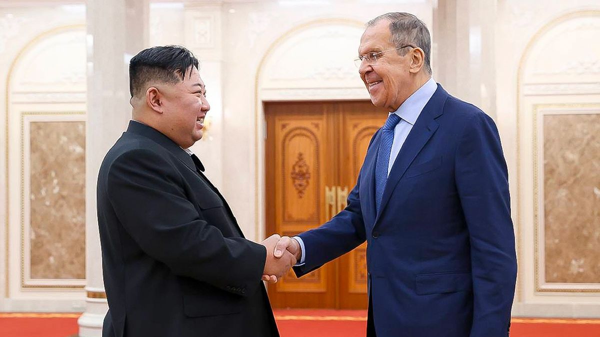 Lavrov v Pchjongjangu vyzdvihl „strategické“ vztahy s KLDR a doporučil ji jako dovolenkovou destinaci