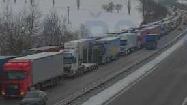 Hromadná nehoda kamionů blokuje dálnici D1 už přes devět hodin