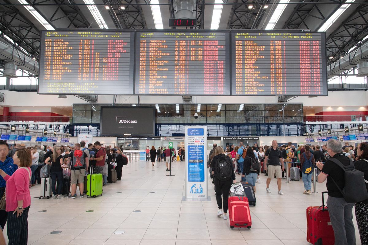 Pětaosmdesátiletou Rusku nepustili z pražského letiště do Mariánských Lázní