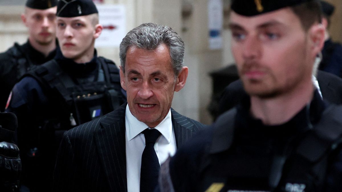 Francouzský exprezident Sarkozy dostal půlroční domácí vězení