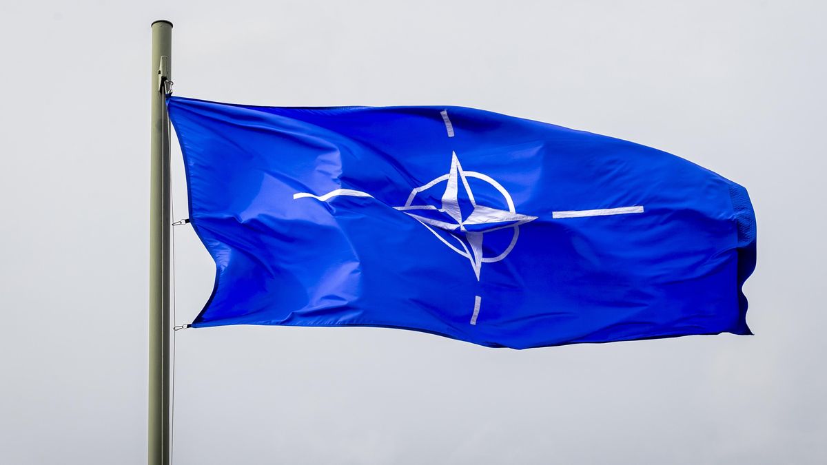 NATO může vyslat za určitých podmínek na Ukrajinu 100 tisíc vojáků