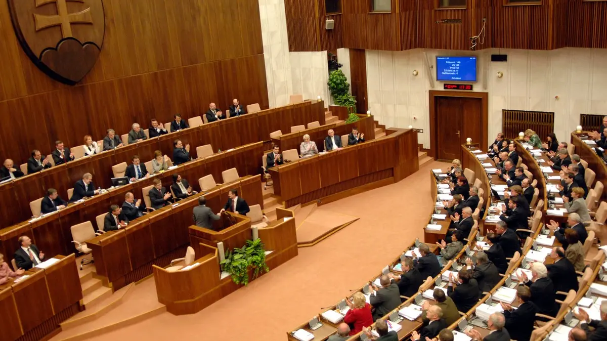 Slovenský parlament schválil zvýšení zvláštní daně z nadměrných zisků