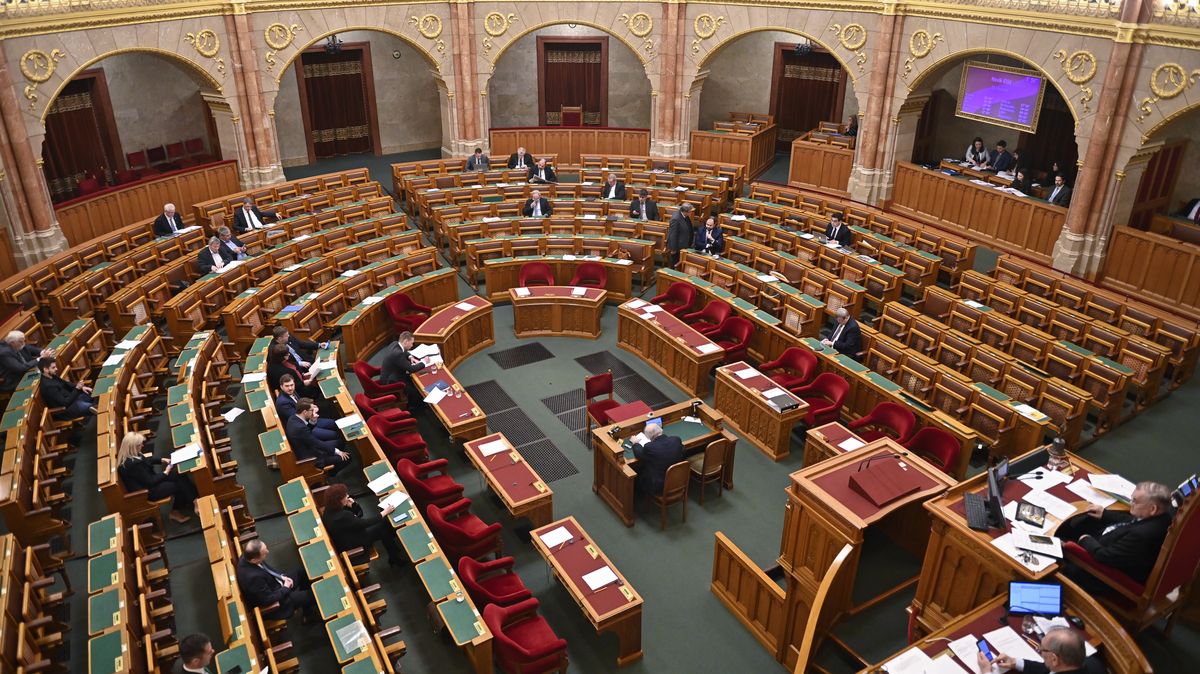 Konec odkladů? Maďarský parlament zařadil hlasování o vstupu Švédska do NATO na červencovou schůzi