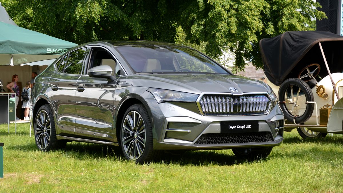 Legendy 2023: Nejluxusnější Škoda Enyaq naživo: Béžová kůže a masážní sedačky