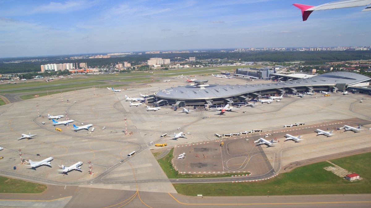 Nad moskevským letištěm uzavřeli vzdušný prostor kvůli dronu