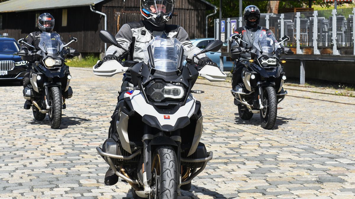 Prezident Pavel na motorce vyrazil do Bavorska