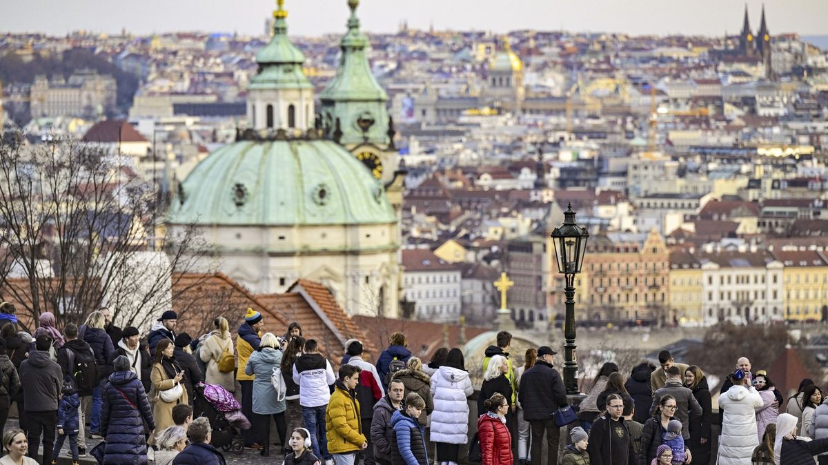V Česku se letos ubytovalo meziročně o třetinu více turistů, hlavně zahraničních