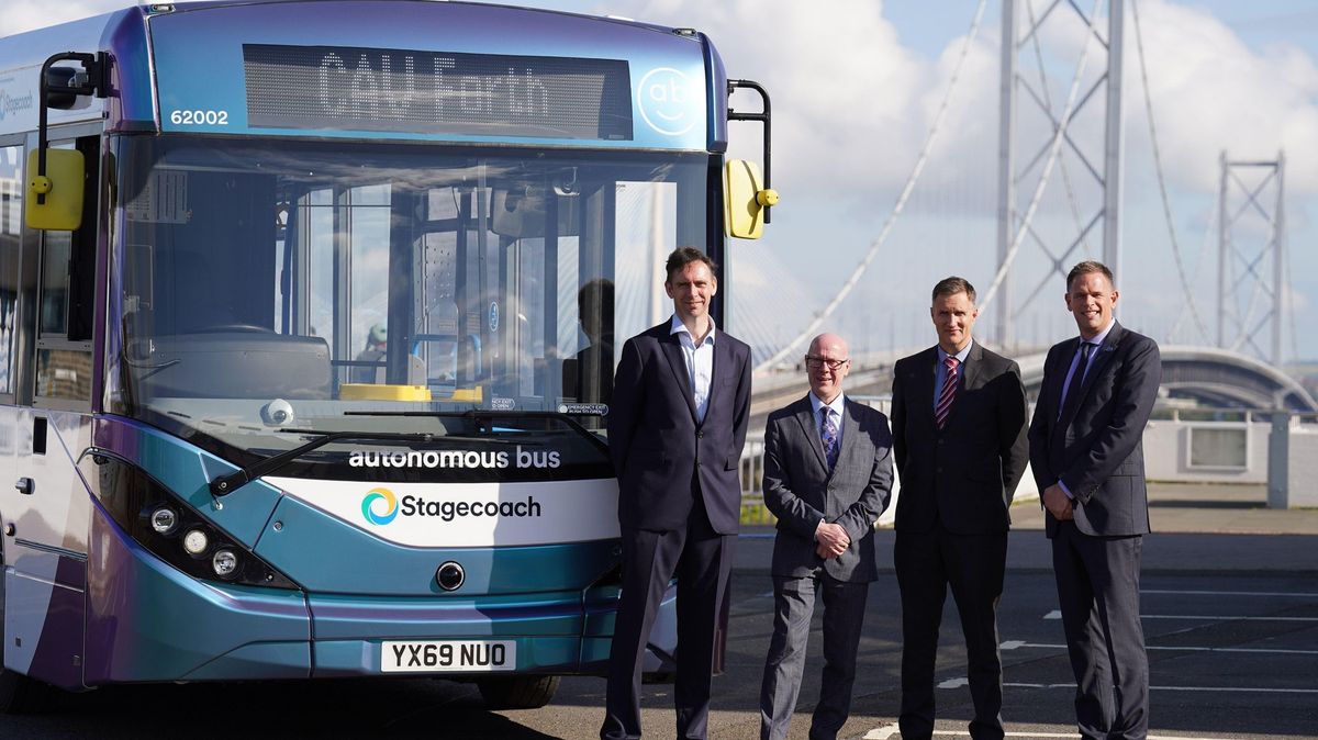 Ve Skotsku nasazují do pravidelného provozu první samořízené autobusy