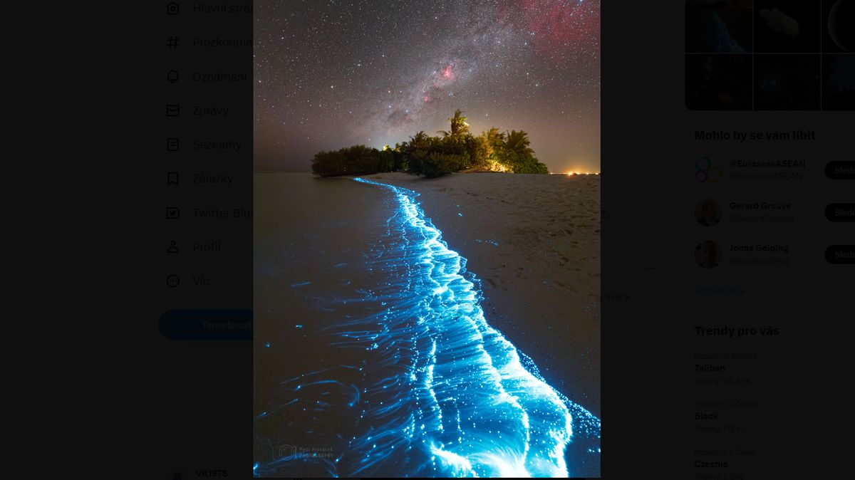 Mléčná dráha nad tyrkysovou říší divů. Jako astronomický snímek dne NASA použila fotografii českého autora