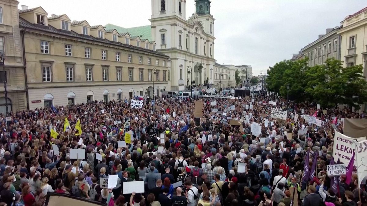 Ženy v Polsku protestovaly za právo na potrat