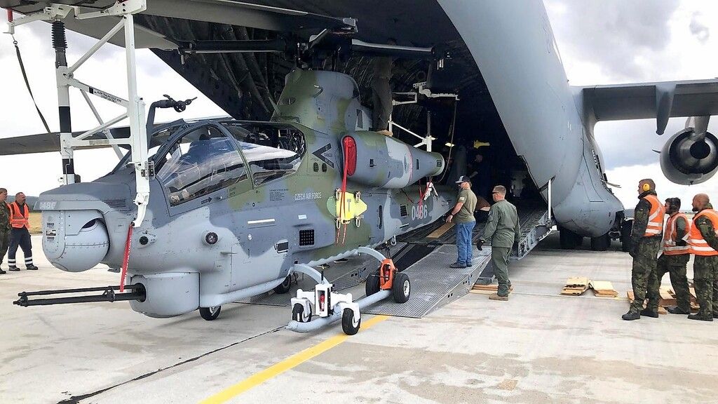 Do Česka dorazily první americké armádní vrtulníky