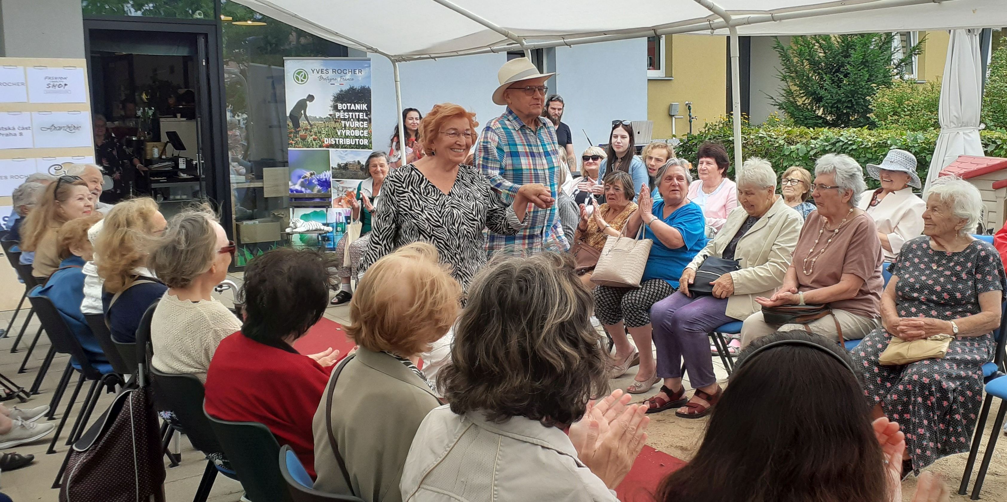 Přebytek systému penzí bude letos asi 10 miliard