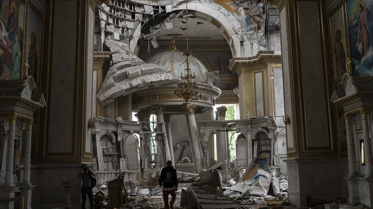 Rusové zasáhli obnovený symbol Oděsy. Poprvé katedrálu srovnali se zemí Sověti
