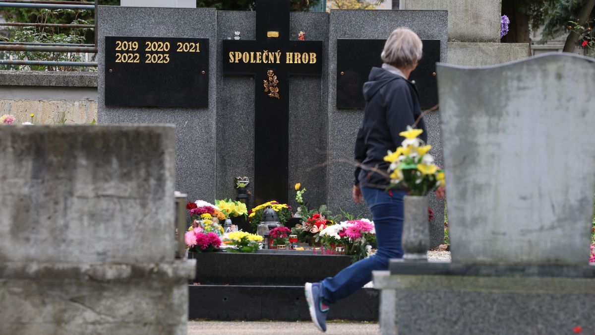 Většina zesnulých je v Ostravě pohřbívána anonymně