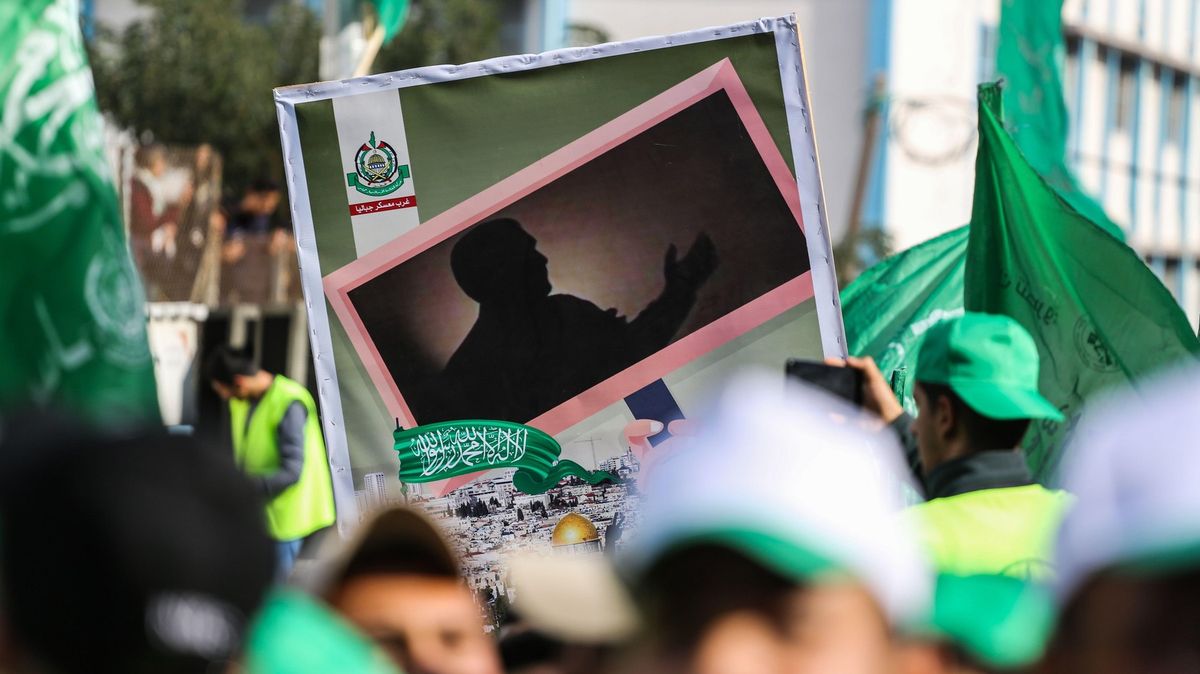 Kdo je strůjcem teroru Hamásu?  Tajemný muž bez nohou, ruky a oka uniká Izraeli už 30 let