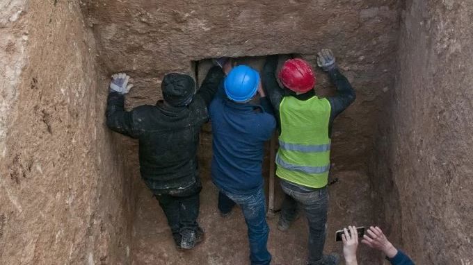 Archeologové našli hrobku zpopelněné kurtizány z doby Alexandra Velikého