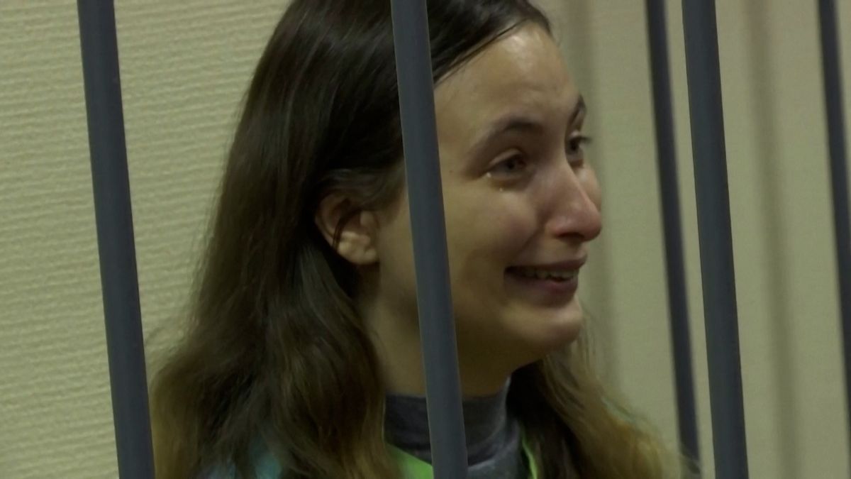 Ruska jde na sedm let do vězení. Na cenovky v obchodě lepila vzkazy proti válce