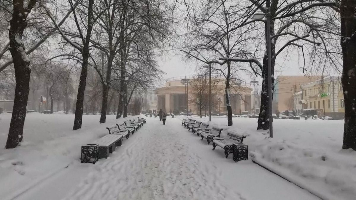 Na Sibiři teploty klesly k minus 50 stupňům, problémy hlásí i Moskva