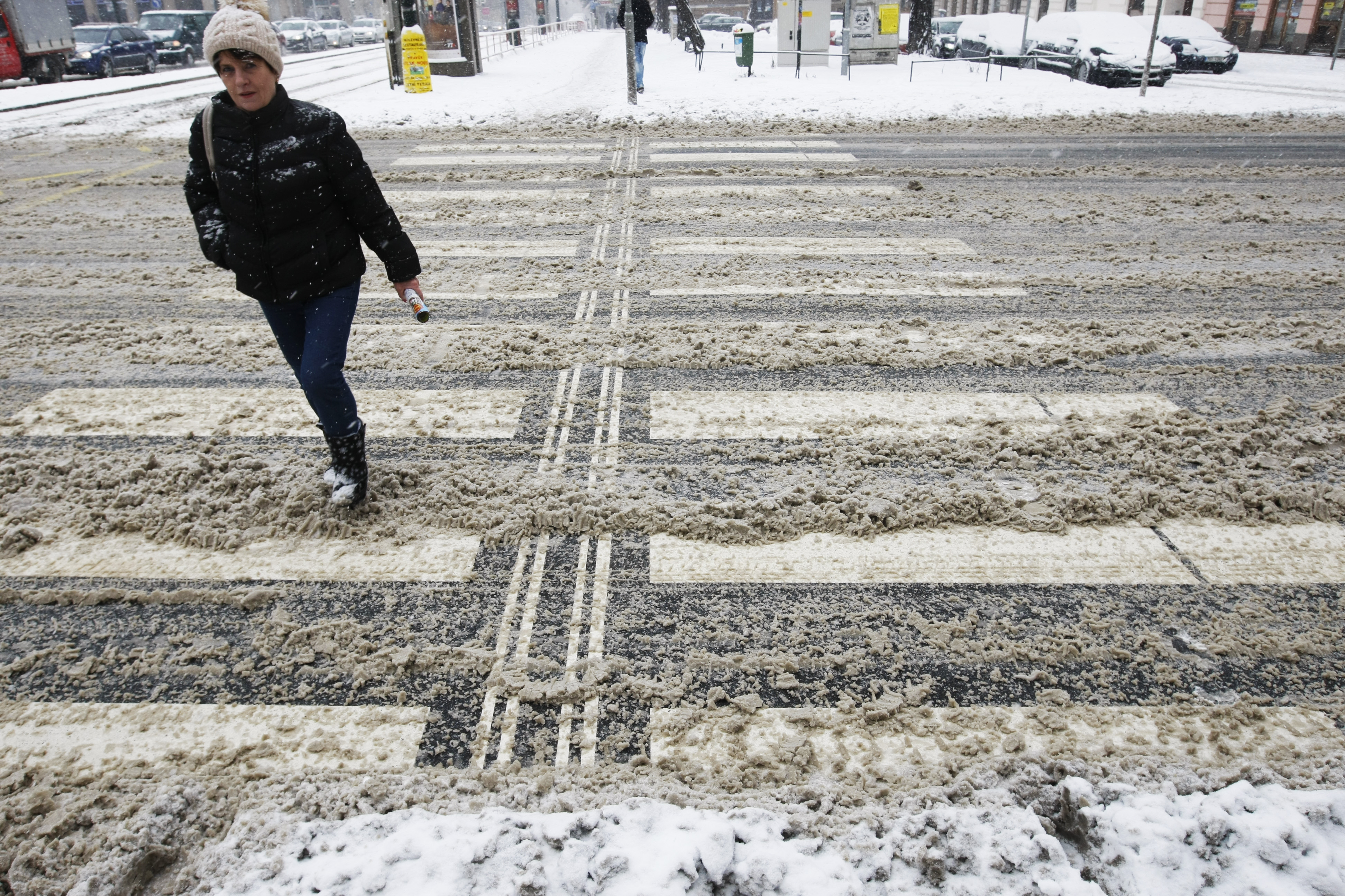 Řidička ve Frýdku-Místku zastavila, aby pomohla zraněnému. Přišla jí pokuta za špatné parkování