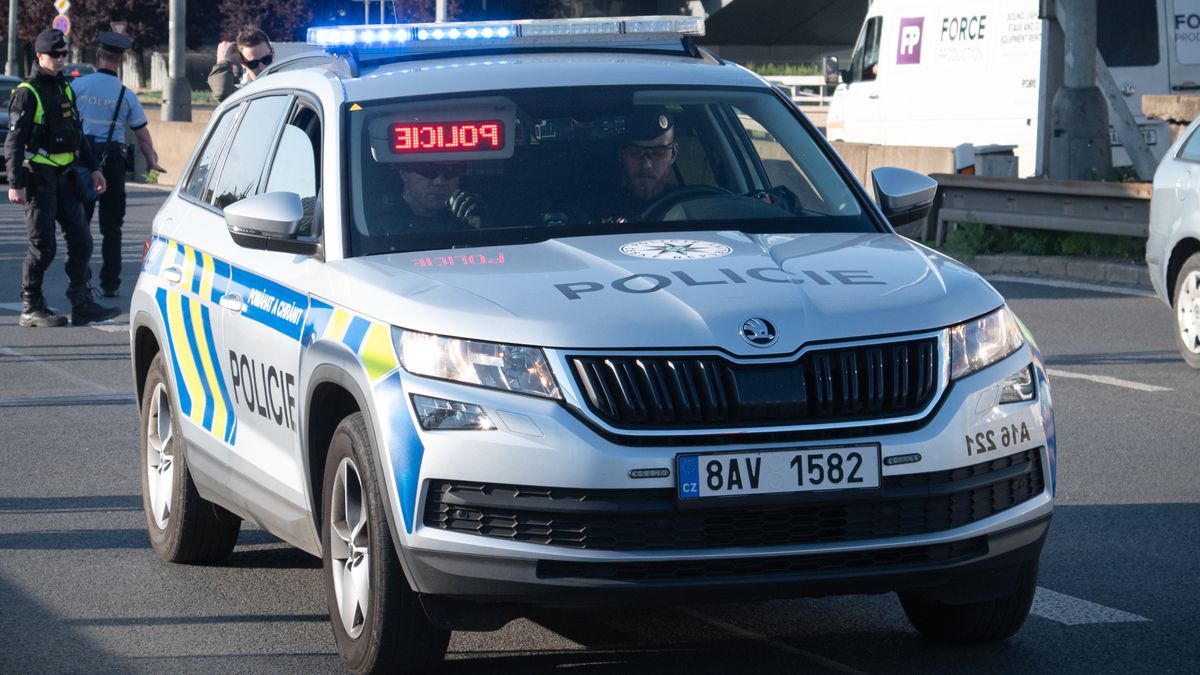 Zdrogovaný řidič BMW ujížděl policistům, nacouval do jejich auta a nakonec havaroval. Dostal 3,5 roku natvrdo